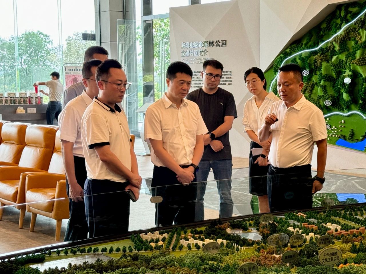 省尊龙凯时集团党委书记、董事长游勇带队赴聚峰谷项目开展汛期安全生产检查并调研生产经营情况